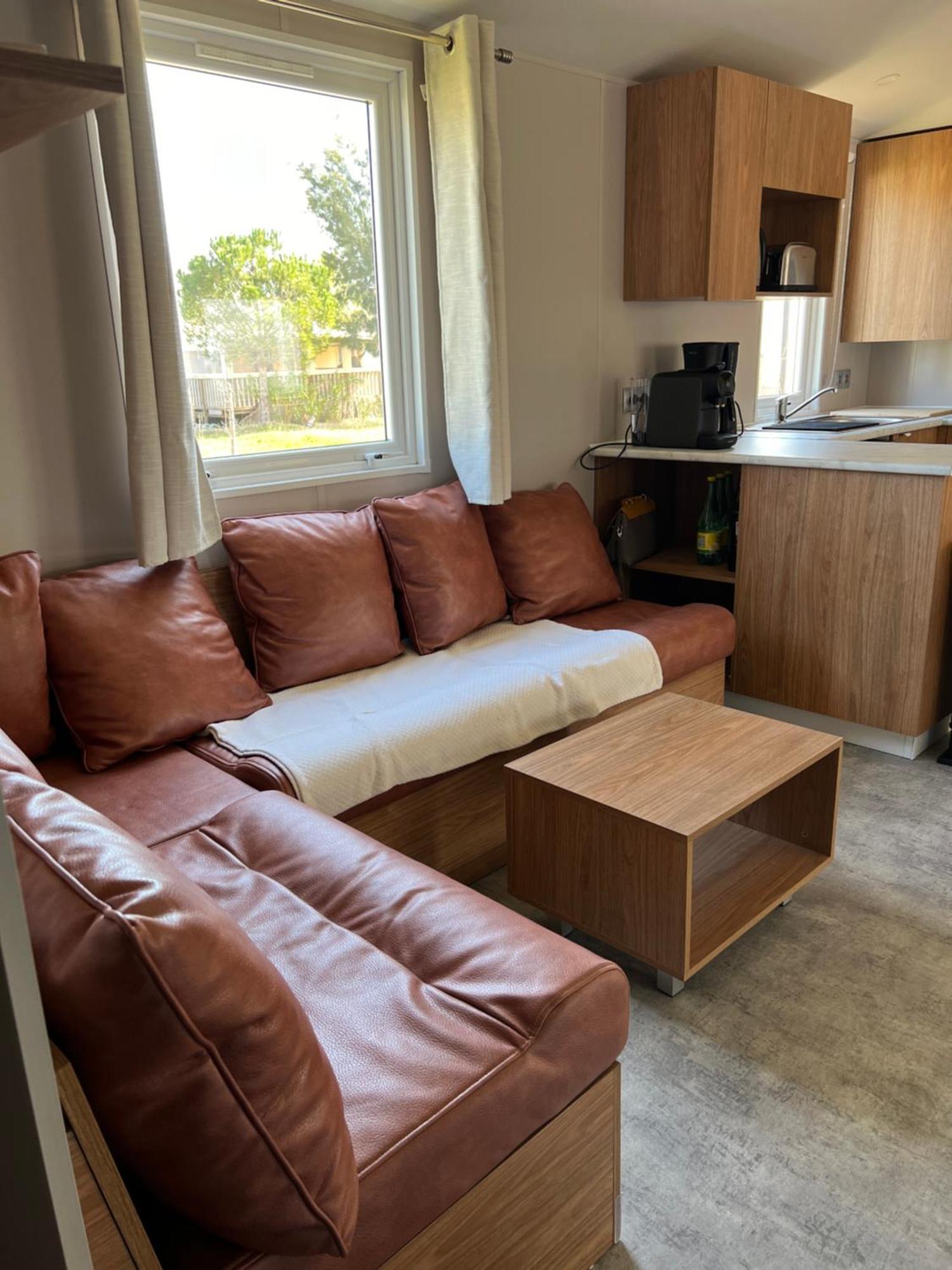 Mobil Home Neuf 6 P Climatise A Hyeres A 200 M De La Mer Dans Camping 4 Etoiles Exteriér fotografie